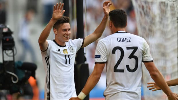 draxler-gomez-germany-slovakia.jpg
